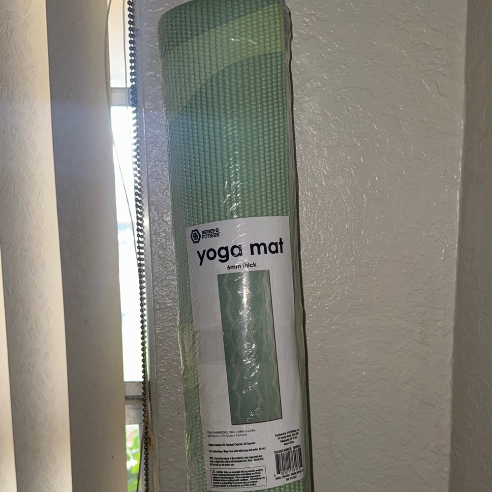 Yoga Mat 6mm Thick in Light Green - Comfort Grip